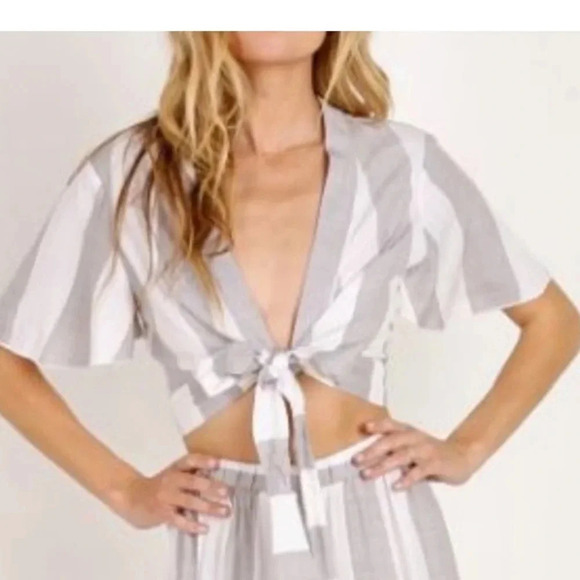 Show me Your MuMu Tie Front Open Gray and White Striped Top Size Medium - Picture 1 of 7